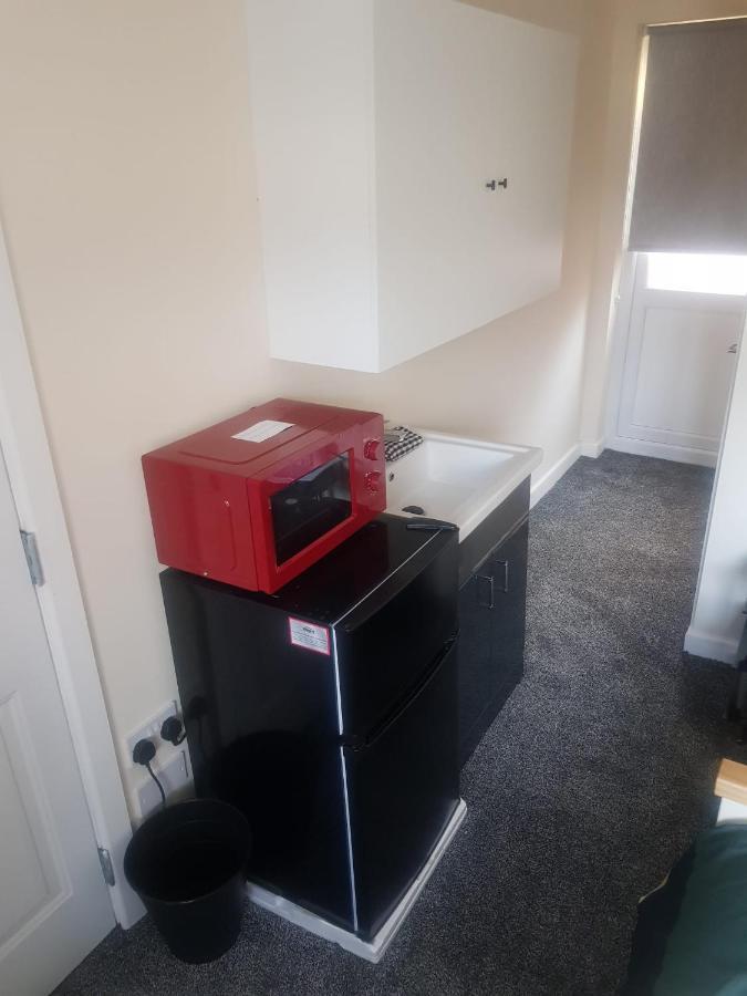 Self Contained Room, En-Suite With Separate Lockable Front Door, Located In An Exclusive Area Wednesbury Kültér fotó