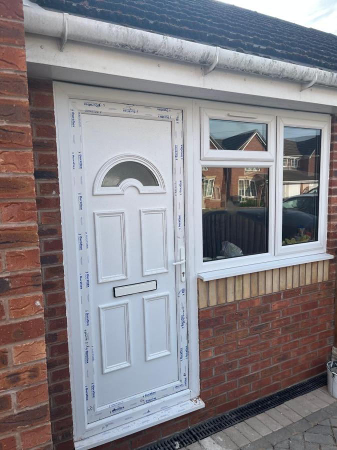 Self Contained Room, En-Suite With Separate Lockable Front Door, Located In An Exclusive Area Wednesbury Kültér fotó